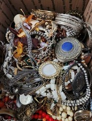 1 Pound Jewelry Costume Vintage Mix LBS necklaces bracelets pins rings etc lbs