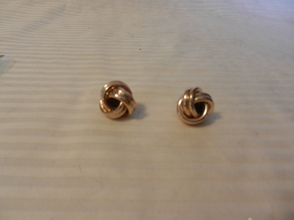 Women’s Gold Tone Metal Large Knot Style Pierced Earrings